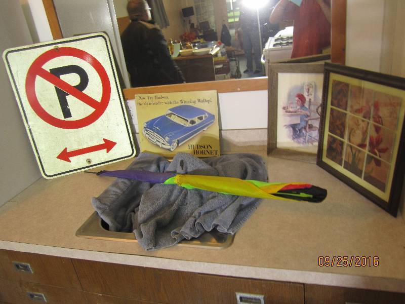 lot 81 image: Lot of art, no parking sign and kit...
