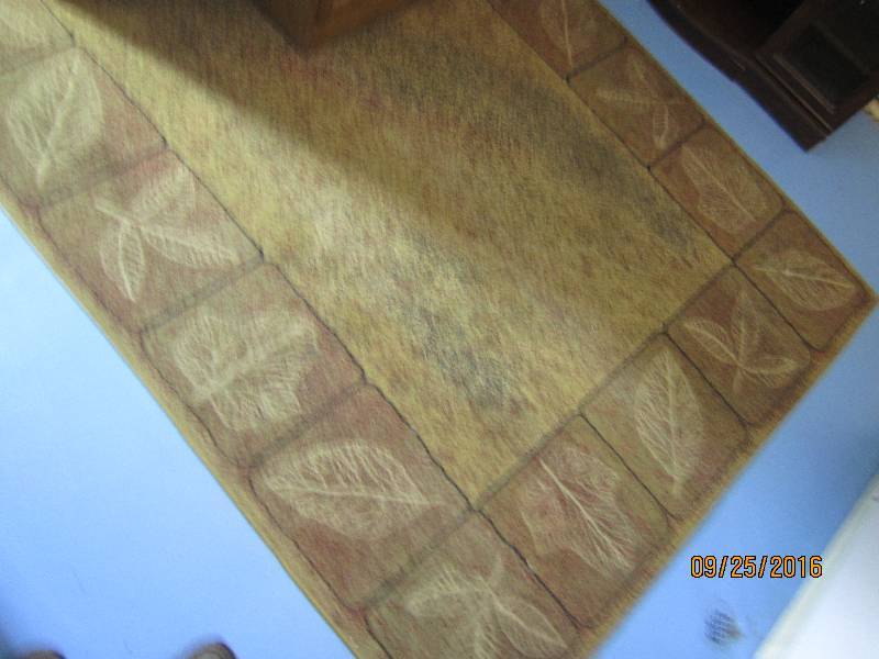 lot 84 image: 5 5 x 7 10 leaf theme rug...