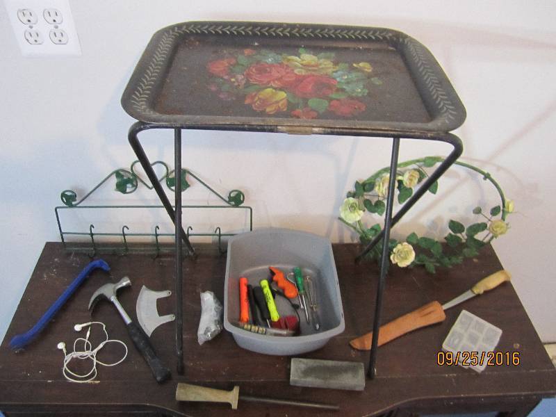 lot 86 image: Vintage TV metal tray, tools, fille...