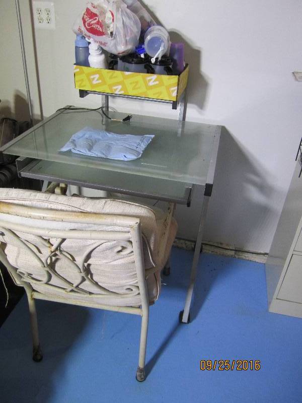 lot 90 image: Glass computer desk, vintage chair ...