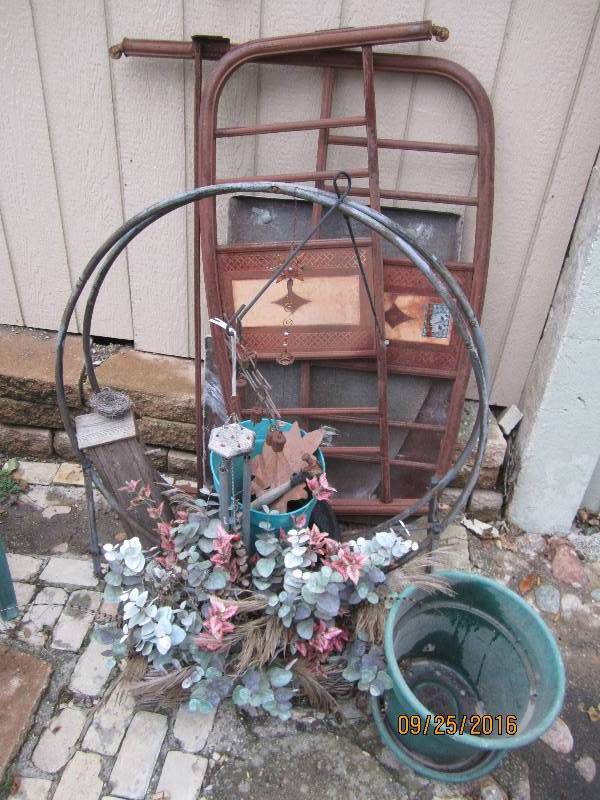 lot 107 image: Antique iron bedframe, garden dco...