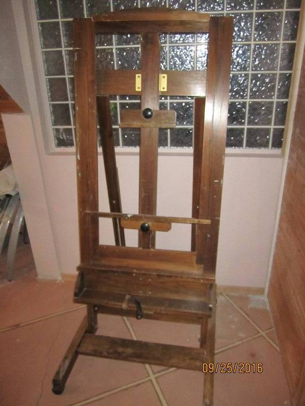 lot 110 image: Antique wood easel, adjustible heig...