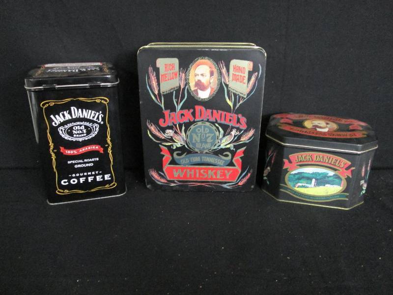 lot 21 image: Jack Daniels Collectors Tin Bottle Holder