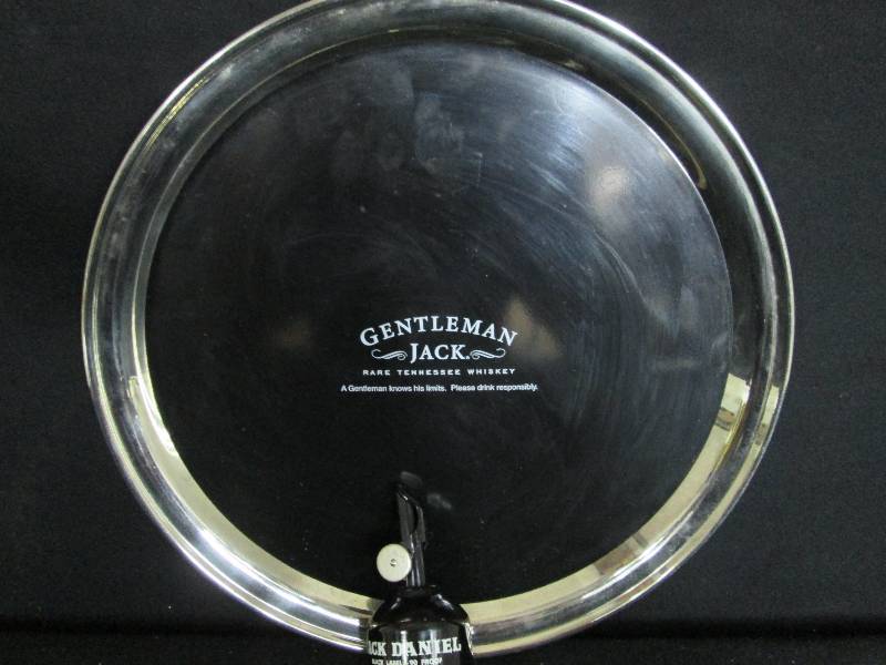 lot 22 image: Jack Daniels Serving Tray & Pore Spout