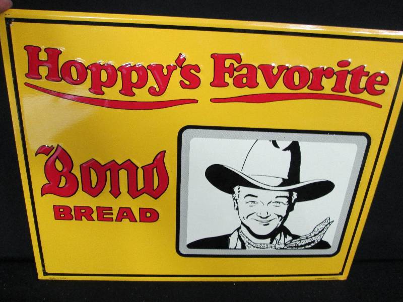 lot 83 image: Collectable Embossed Tin Sign Hoppys Best Bread