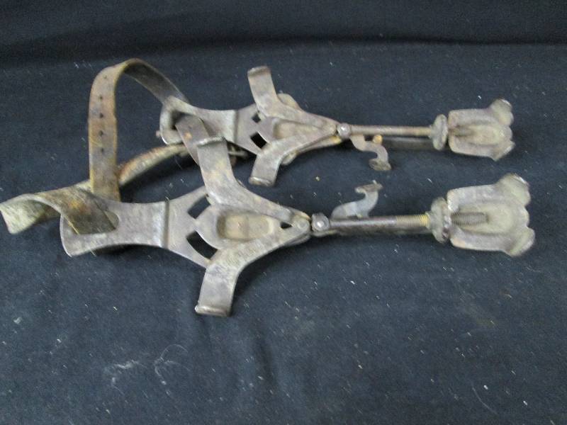 lot 115 image: Vintage Ice Skates