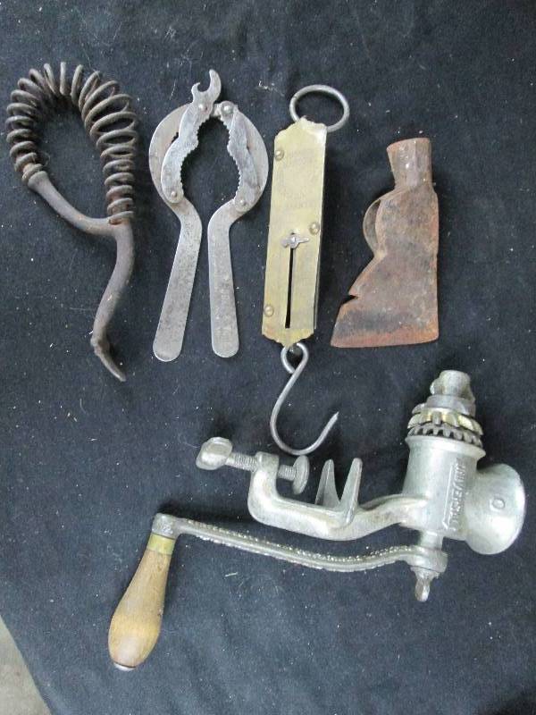 lot 116 image: Vintage Kitchen Items