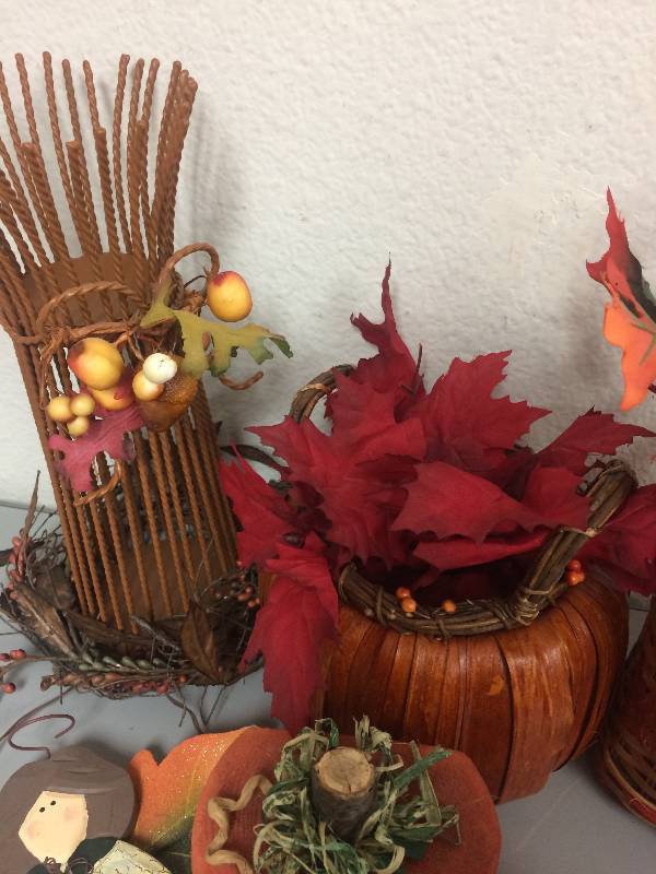 lot 9 image: Fall Decorations