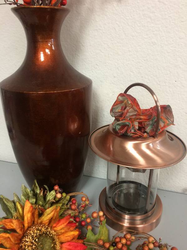 lot 10 image: Fall Decorations