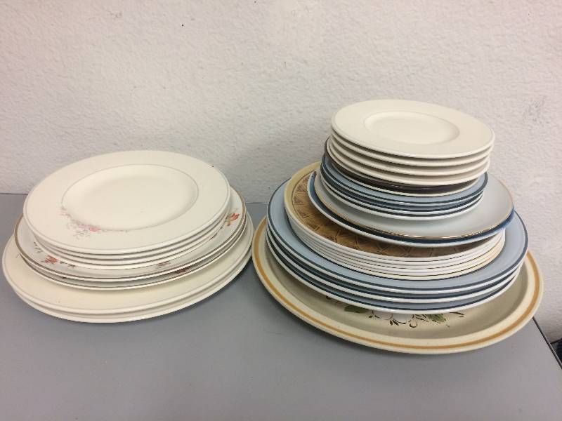 lot 22 image: Plates and Cookware