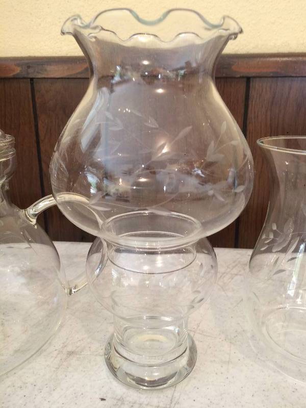 lot 42 image: Assorted Vases