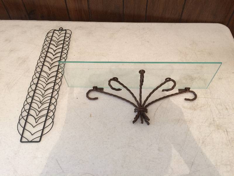 lot 3 image: Home Decor