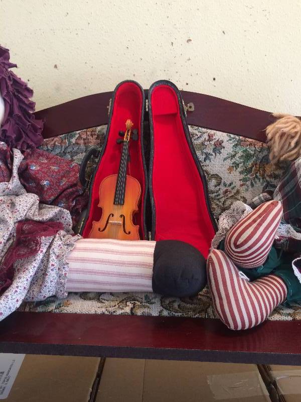 lot 29 image: Raggedy Ann Home Decor
