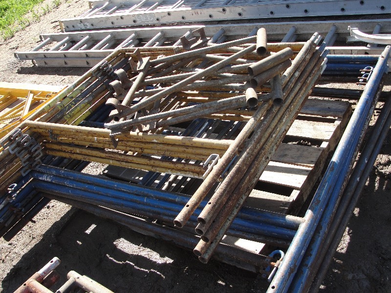 Scaffolding Uprights and Extension Brackets