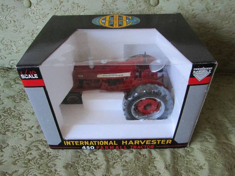 lot 9 image: International Harvester 450 Farmall...