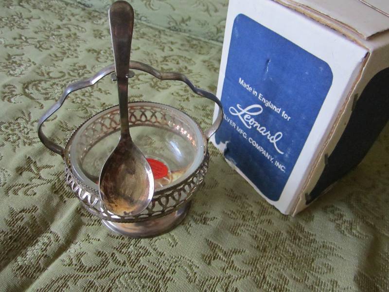 lot 14 image: Leonard silver plate and crystal di...