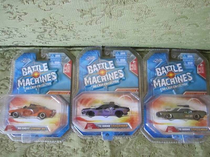 lot 17 image: Battle Machines die cast cars...
