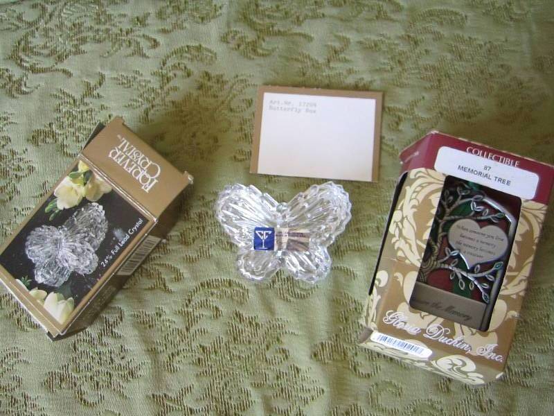 lot 22 image: Crystal butterfly...