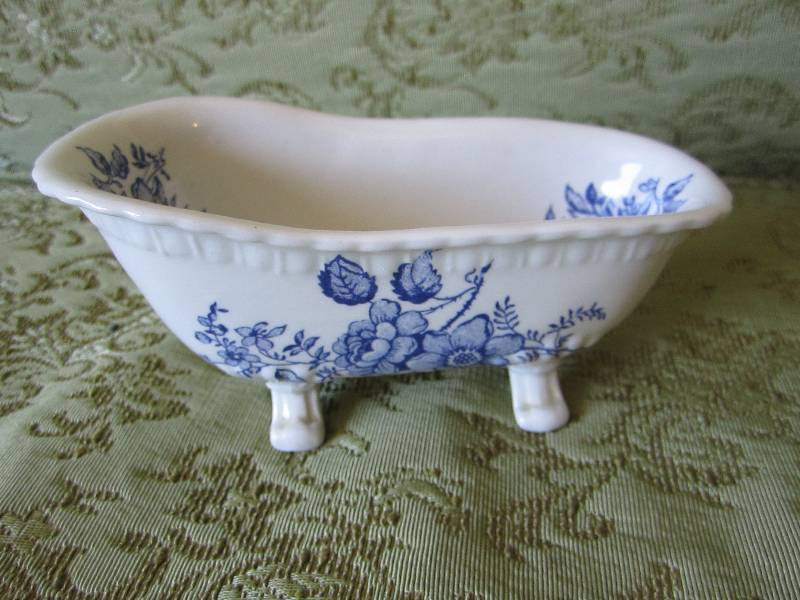 lot 43 image: Royal Crownford transferware blue c...