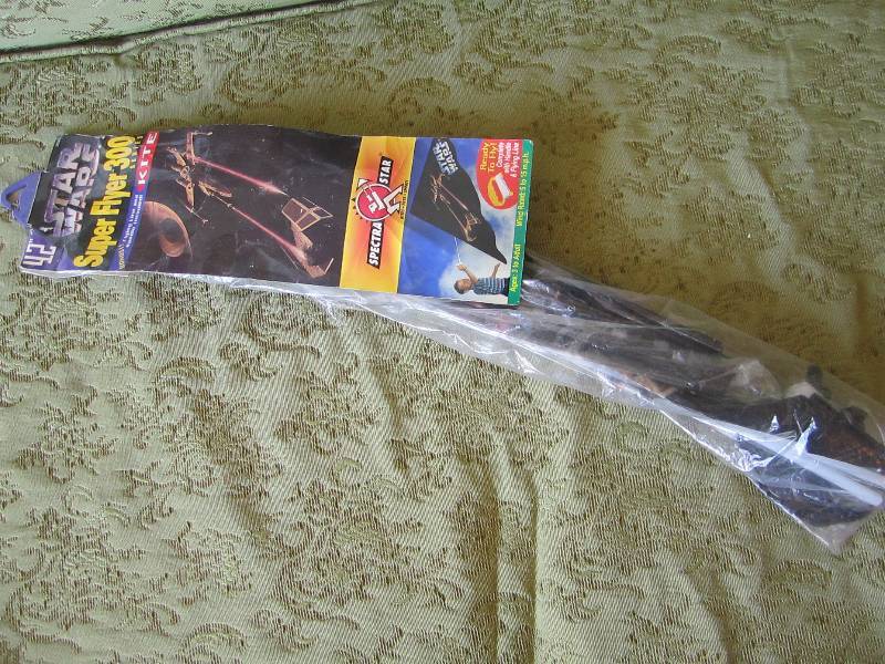 lot 46 image: Vintage Star Wars super flyer kite...