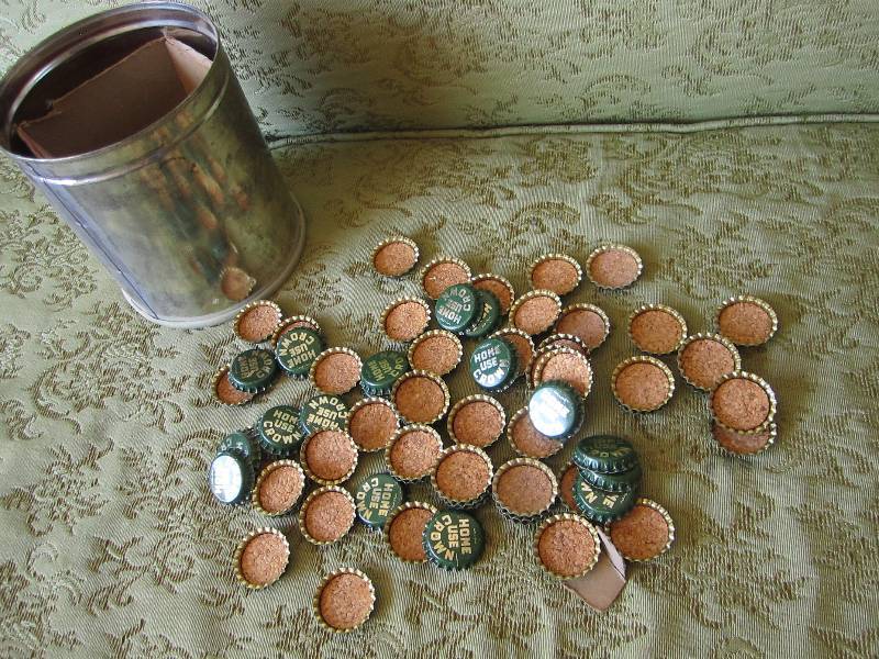 lot 49 image: Lot of bottle caps for home bottlin...