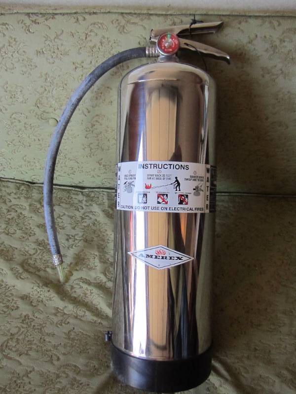 lot 50 image: Very clean vintage fire extinguishe...