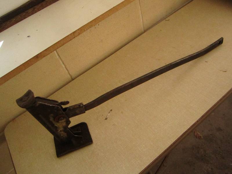 lot 70 image: Vintage car jack...
