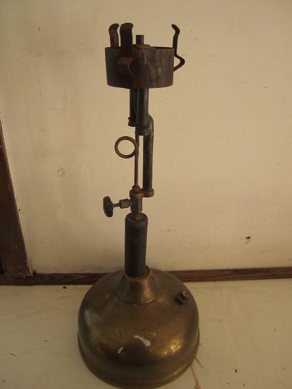 lot 86 image: Antique metal lamp...
