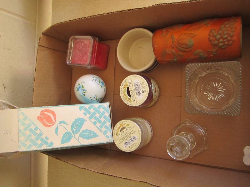 lot 93 image: Lot of candles...