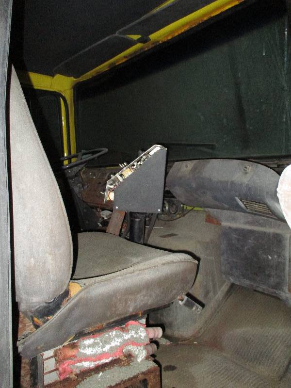 Ford L 8000 Diesel With Sander