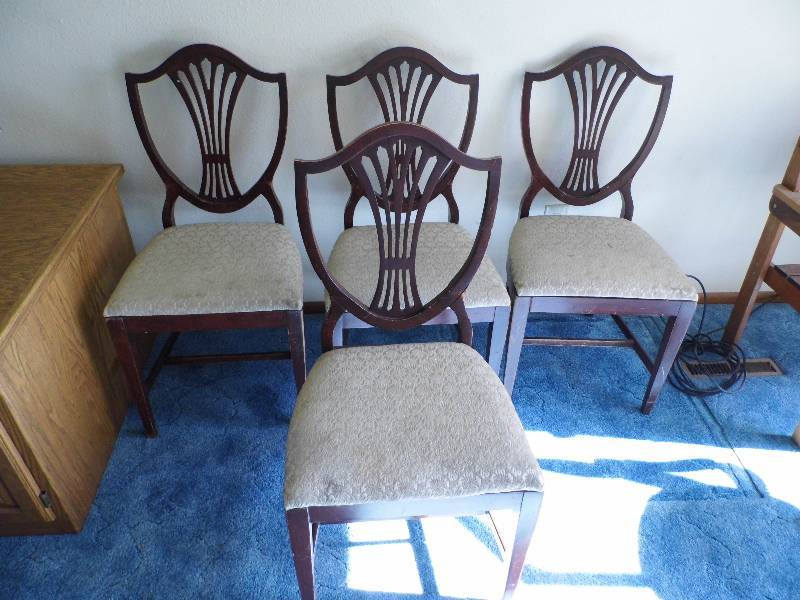 Table & Chairs