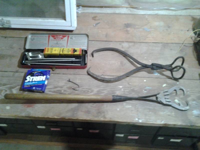 lot 16 image: Vintage Ice Tongs, Fish Grabber, Gun Cleaning Kit