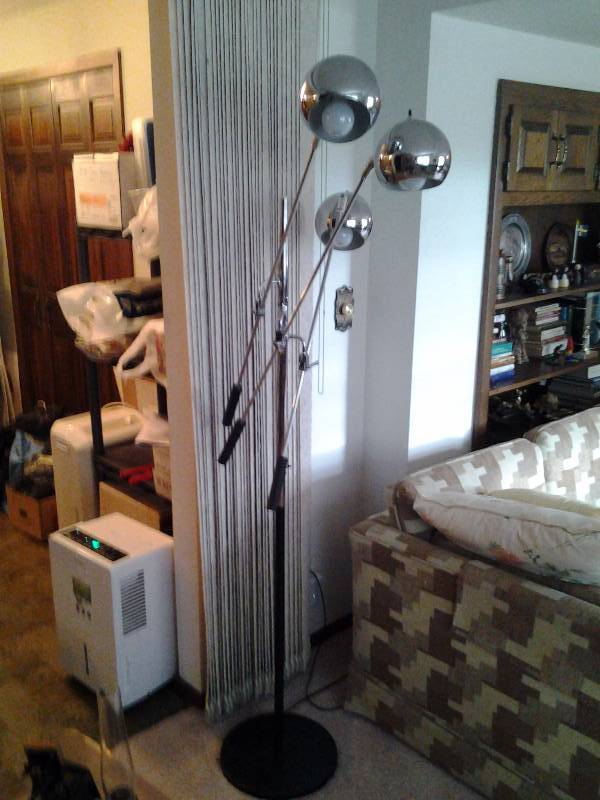 lot 25 image: 5-Foot Chrome Floor Lamp With 3-Arms
