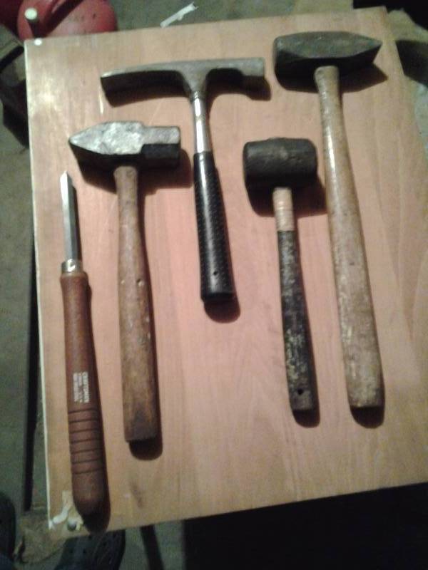 lot 31 image: 4-Hammers, 1-Chisel