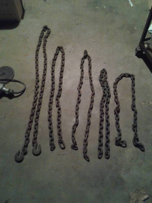 lot 38 image: 1-8 Foot Chain With Hooks, Other Assorted Lengths Of Heavy Duty Chain