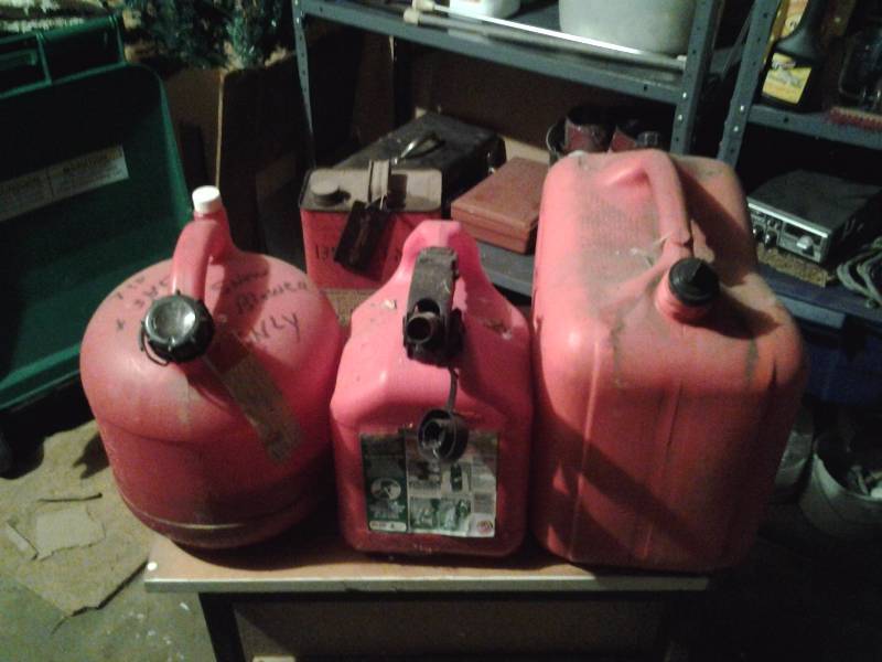 lot 39 image: Assorted Gas Cans