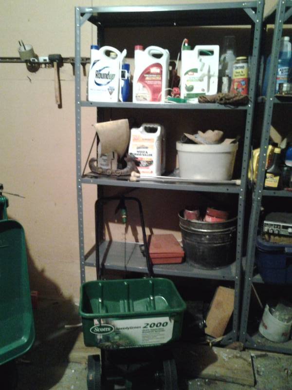 lot 42 image: Scotts Spreader & Metal Shelf Unit With LawnGarden Related Contents