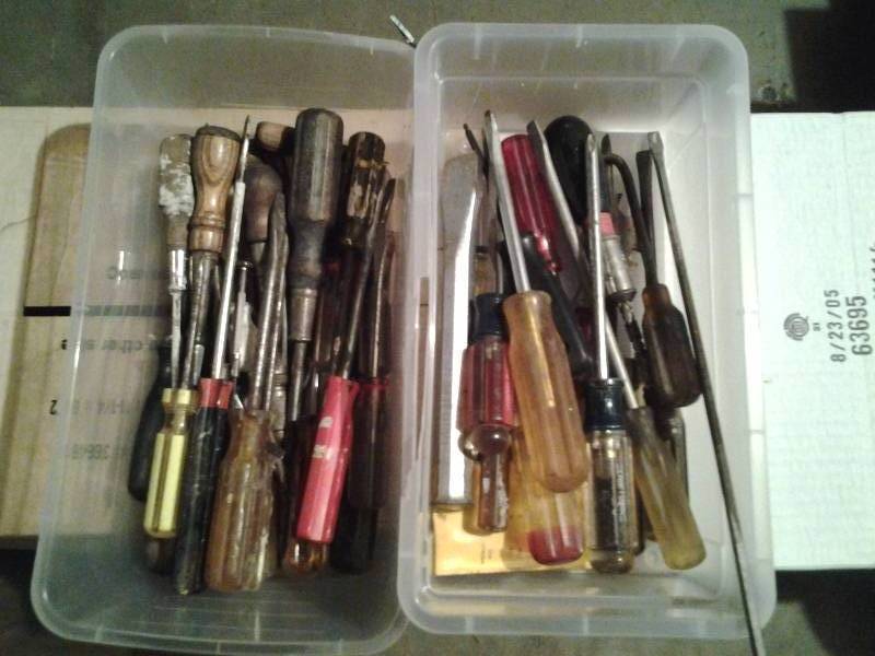 lot 49 image: Assorted Screwdrivers, Chisels