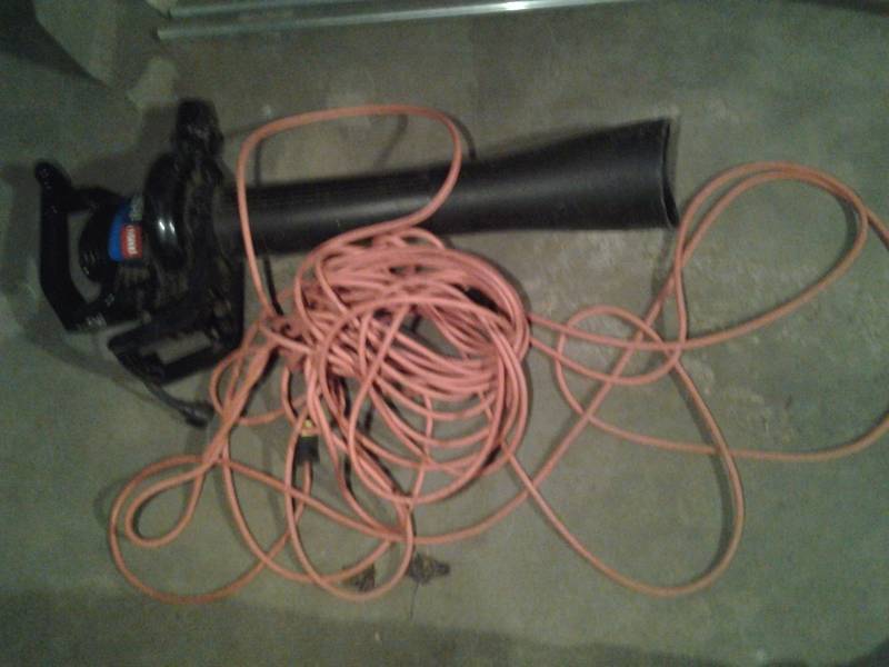 lot 64 image: Toro Super Vac (No Bag), Extension Cord