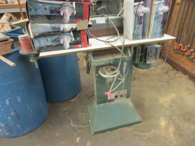 Grizzly belt sander