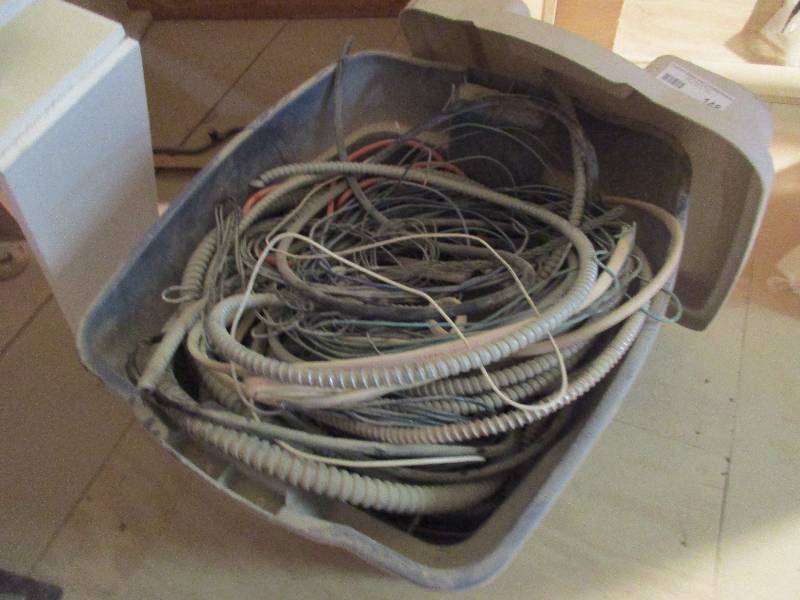Tote of wire