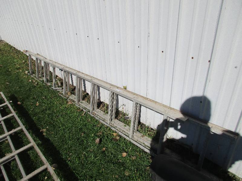 Aluminum extension ladder