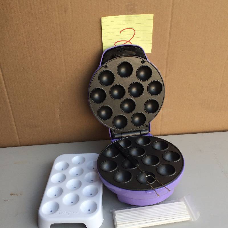 lot 2 image: Babycakes Cake Pop Maker