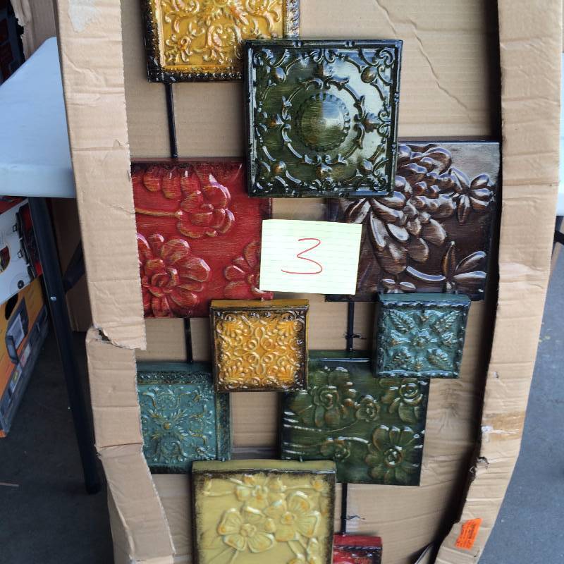 lot 3 image: Floral Square Wall Metal Art
