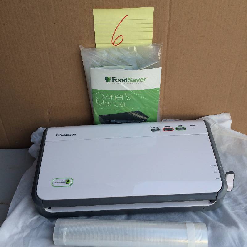 lot 6 image: FoodSaver FM2110 Open Box tested in like new condition