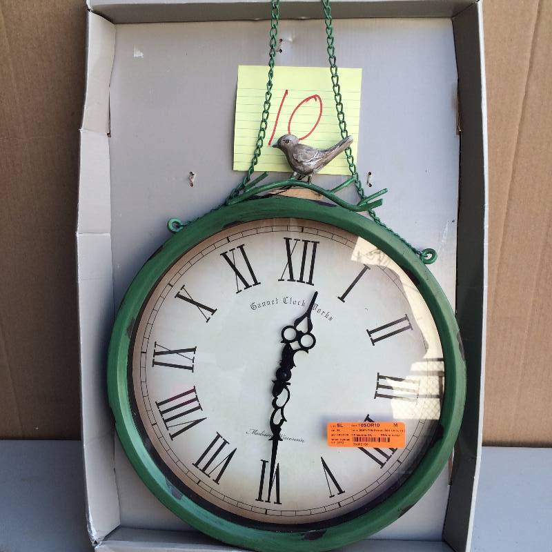 lot 10 image: Gannet Bird Clock