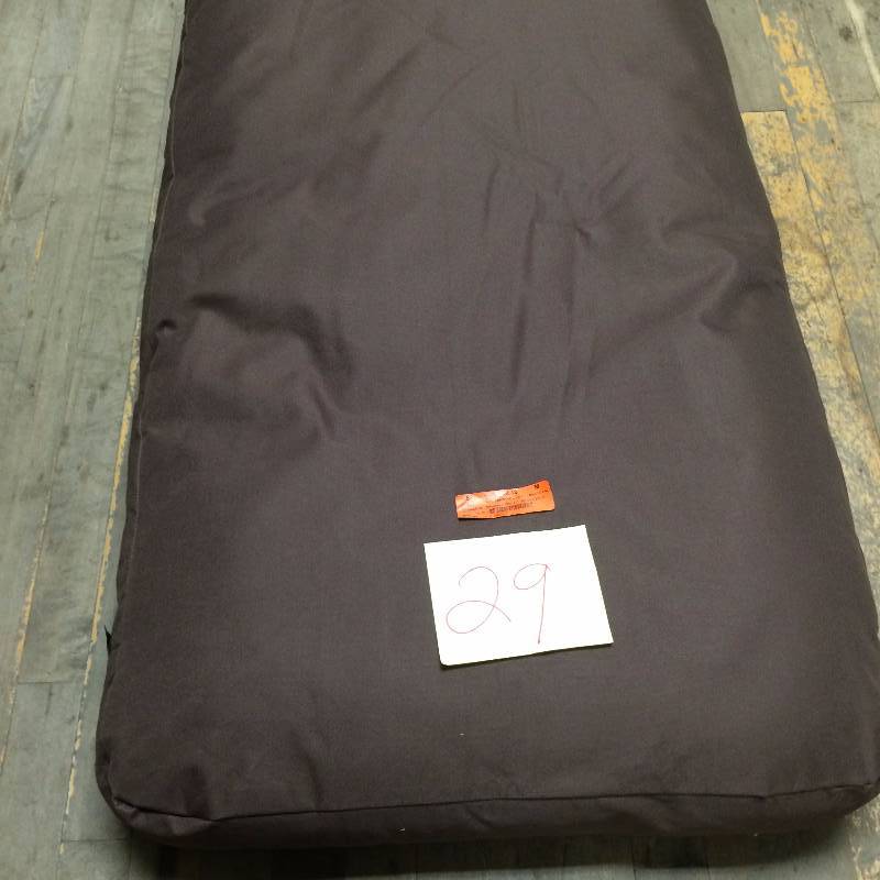 lot 29 image: Dura Ruff Bed 24 X 42 Pet Bed