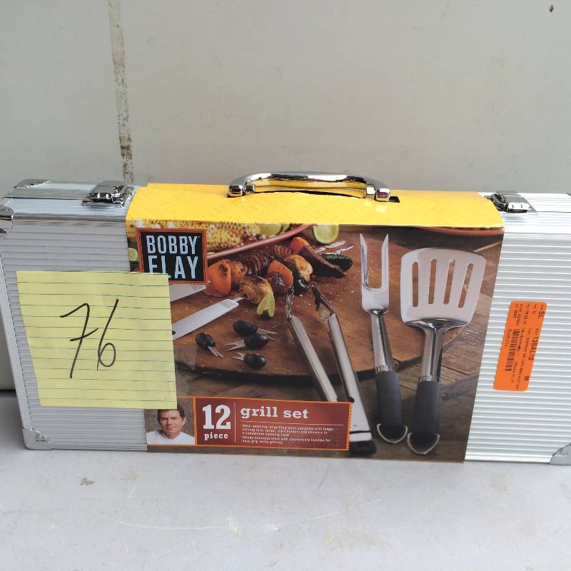lot 76 image: Bobby Flay Grill set in very good condition