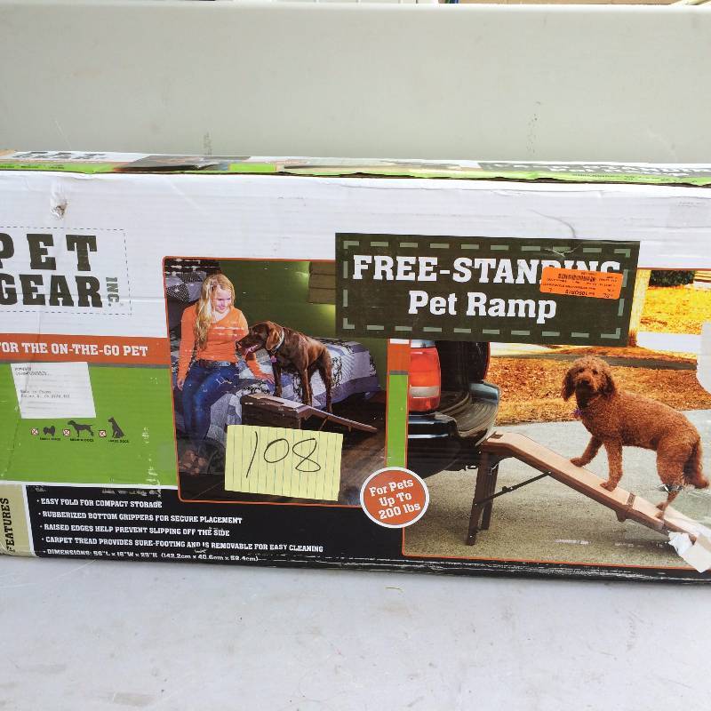lot 108 image: Pet Gear Free Standing Pet Ramp open box