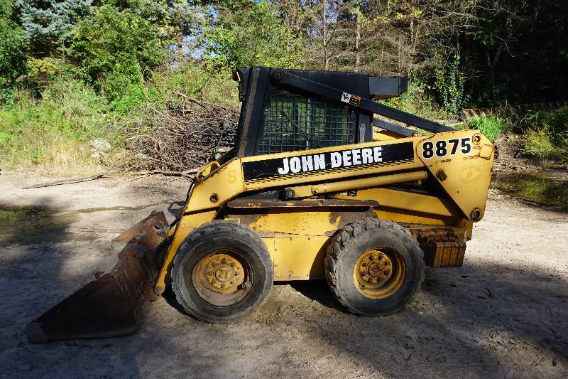 lot 3 image: 1997 John Deere Model 8875  2 Speed Bobcat Skid Loader Skid Steer